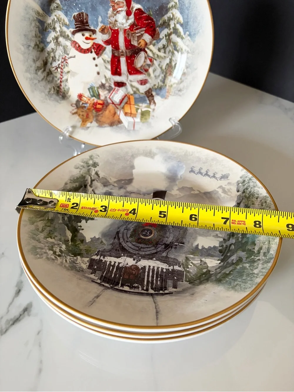 SET of 4 Nostalgic Santa Salad Plates by Pottery Barn